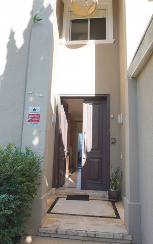 Casa de condomínio para alugar com 450m², 4 quartos e sem vagaEntrada