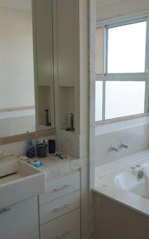 Casa de condomínio para alugar com 450m², 4 quartos e sem vagaBanheiro da Suíte 1
