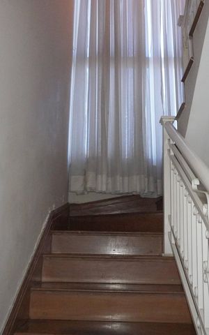 Casa de condomínio para alugar com 450m², 4 quartos e sem vagaEscada Terceiro Piso