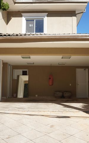 Casa de condomínio para alugar com 450m², 4 quartos e sem vagaFachada