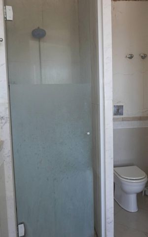 Casa de condomínio para alugar com 450m², 4 quartos e sem vagaBanheiro da Suíte 1