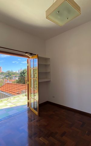 Casa para alugar com 247m², 5 quartos e 2 vagas