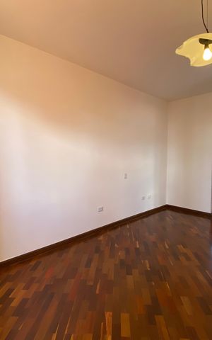 Casa para alugar com 247m², 5 quartos e 2 vagas