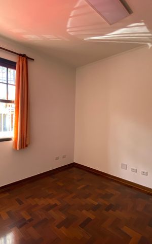 Casa para alugar com 247m², 5 quartos e 2 vagas