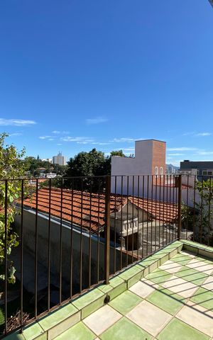 Casa para alugar com 247m², 5 quartos e 2 vagas