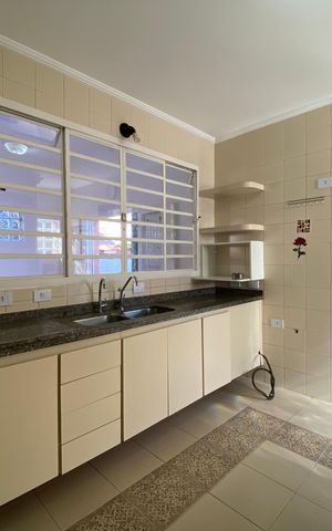 Casa para alugar com 247m², 5 quartos e 2 vagas