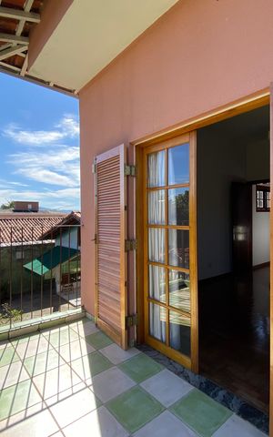 Casa para alugar com 247m², 5 quartos e 2 vagas