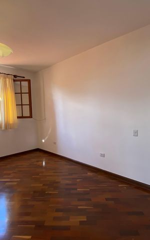 Casa para alugar com 247m², 5 quartos e 2 vagas