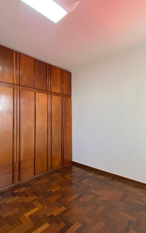 Casa para alugar com 247m², 5 quartos e 2 vagas