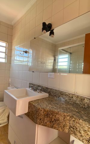 Casa para alugar com 247m², 5 quartos e 2 vagas