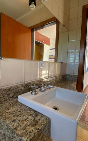 Casa para alugar com 247m², 5 quartos e 2 vagas