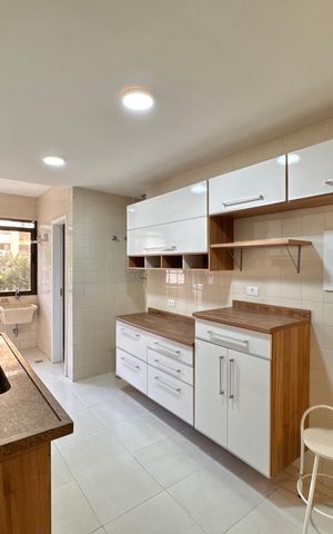 Apartamento para alugar com 116m², 3 quartos e 2 vagas Apartamento para alugar com 116m², 3 quartos e 2 vagasCozinha e Área de Serviço