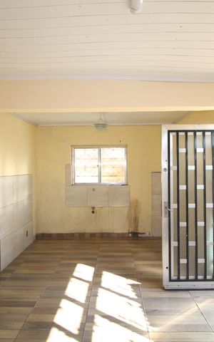 Casa à venda com 100m², 3 quartos e 2 vagasSala