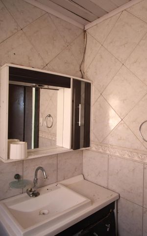 Casa à venda com 100m², 3 quartos e 2 vagasBanheiro 2