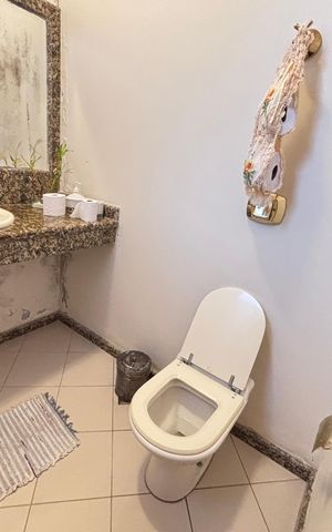 Casa de condomínio para alugar com 960m², 4 quartos e 3 vagas Casa de condomínio para alugar com 960m², 4 quartos e 3 vagasLavabo