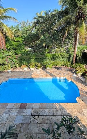 Casa de condomínio para alugar com 960m², 4 quartos e 3 vagas Casa de condomínio para alugar com 960m², 4 quartos e 3 vagasVista
