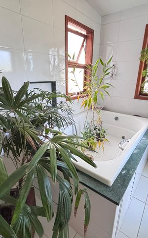 Casa de condomínio para alugar com 960m², 4 quartos e 3 vagas Casa de condomínio para alugar com 960m², 4 quartos e 3 vagasBanheiro do quarto 4