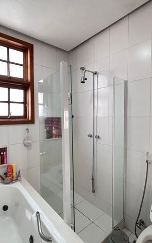 Casa de condomínio para alugar com 960m², 4 quartos e 3 vagas Casa de condomínio para alugar com 960m², 4 quartos e 3 vagasBanheiro do Quarto 3