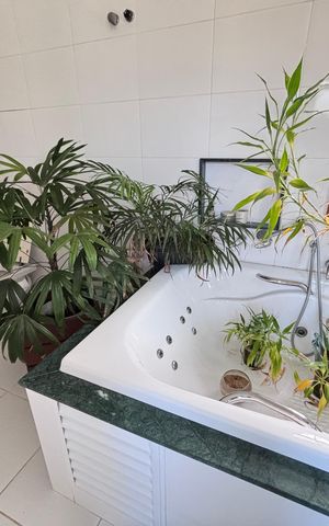 Casa de condomínio para alugar com 960m², 4 quartos e 3 vagas Casa de condomínio para alugar com 960m², 4 quartos e 3 vagasBanheiro do quarto 4