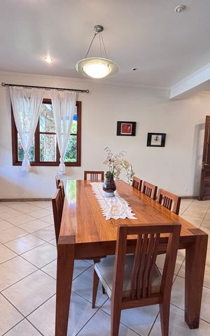 Casa de condomínio para alugar com 960m², 4 quartos e 3 vagas Casa de condomínio para alugar com 960m², 4 quartos e 3 vagasSala