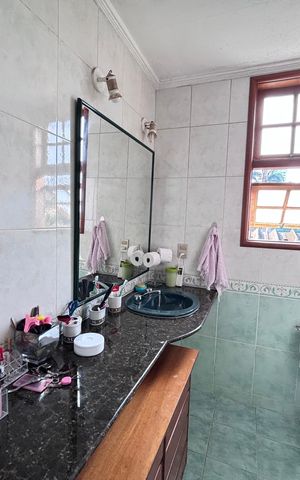 Casa de condomínio para alugar com 960m², 4 quartos e 3 vagas Casa de condomínio para alugar com 960m², 4 quartos e 3 vagasBanheiro do Quarto 2