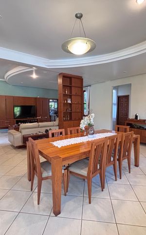 Casa de condomínio para alugar com 960m², 4 quartos e 3 vagas Casa de condomínio para alugar com 960m², 4 quartos e 3 vagasSala
