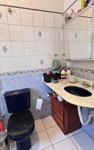 Casa de condomínio para alugar com 960m², 4 quartos e 3 vagas Casa de condomínio para alugar com 960m², 4 quartos e 3 vagasBanheiro do Quarto 1