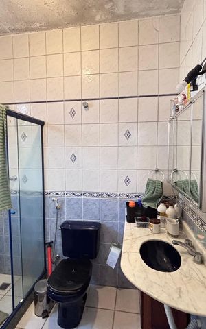 Casa de condomínio para alugar com 960m², 4 quartos e 3 vagas Casa de condomínio para alugar com 960m², 4 quartos e 3 vagasBanheiro do Quarto 1