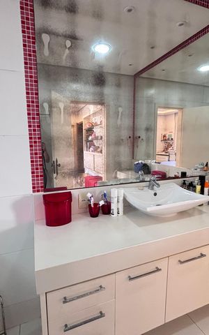 Casa de condomínio para alugar com 960m², 4 quartos e 3 vagas Casa de condomínio para alugar com 960m², 4 quartos e 3 vagasBanheiro do Quarto 3