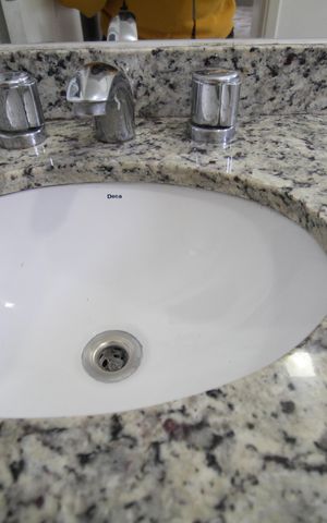 Apartamento para alugar com 65m², 2 quartos e 2 vagasBanheiro