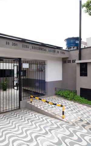 Casa de condomínio à venda com 44m², 2 quartos e 1 vaga Casa de condomínio à venda com 44m², 2 quartos e 1 vagaFachada