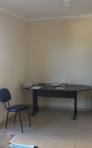 Casa à venda com 565m², 3 quartos e 4 vagasEscritório