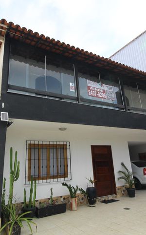 Casa à venda com 251m², 3 quartos e 4 vagasFachada