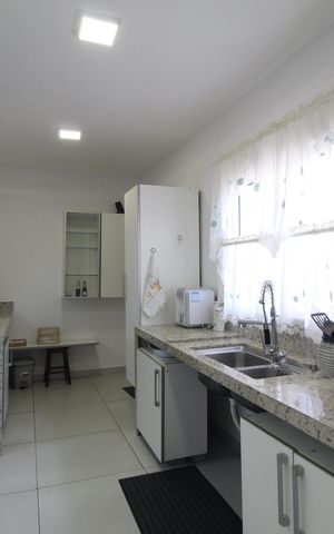 Casa à venda com 251m², 3 quartos e 4 vagasCozinha