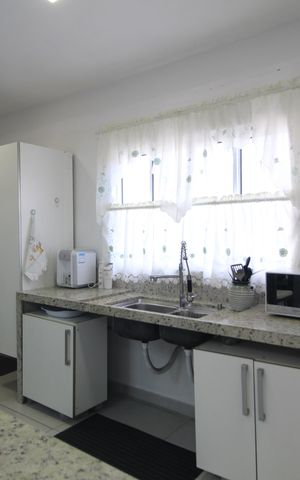 Casa à venda com 251m², 3 quartos e 4 vagasCozinha