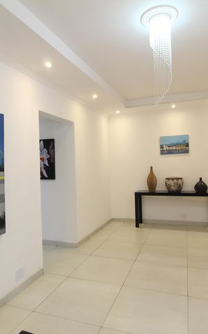 Casa à venda com 251m², 3 quartos e 4 vagasSala