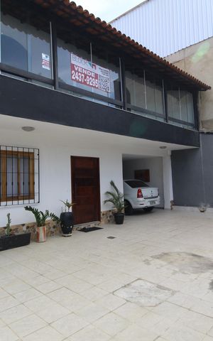 Casa à venda com 251m², 3 quartos e 4 vagasFrente