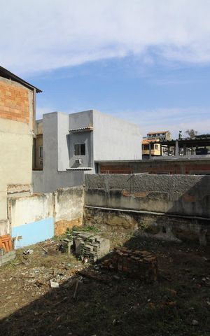 Casa à venda com 251m², 3 quartos e 4 vagasFundos