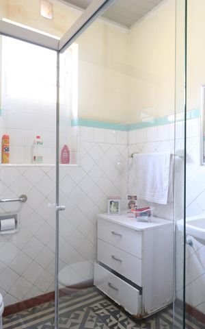 Casa à venda com 180m², 4 quartos e 1 vagaBanheiro 