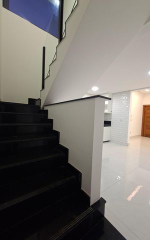 Casa à venda com 105m², 3 quartos e 4 vagasEscada