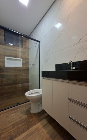 Casa à venda com 105m², 3 quartos e 4 vagasBanheiro 2
