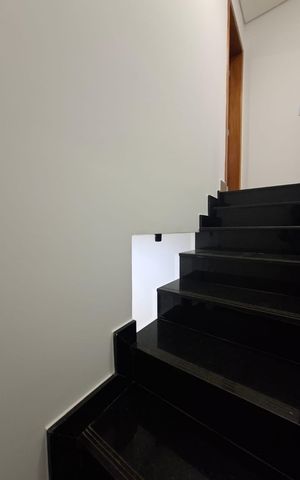 Casa à venda com 105m², 3 quartos e 4 vagasEscada