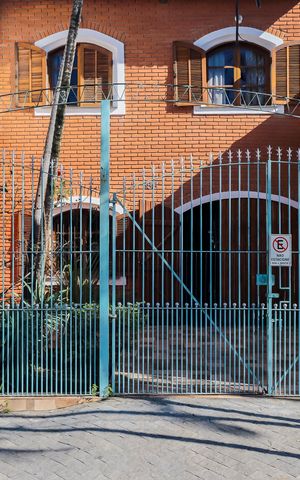 Casa à venda com 170m², 4 quartos e 3 vagasFachada