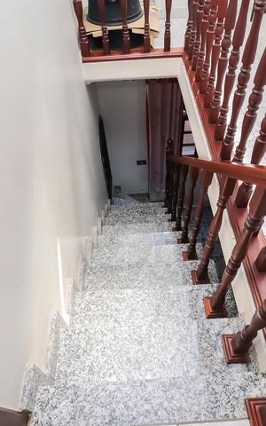 Casa à venda com 170m², 4 quartos e 3 vagasEscada