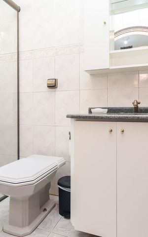 Casa à venda com 170m², 4 quartos e 3 vagasBanheiro 1