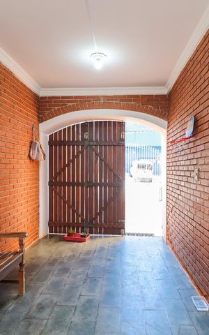 Casa à venda com 170m², 4 quartos e 3 vagasEntrada