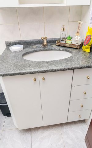 Casa à venda com 170m², 4 quartos e 3 vagasBanheiro 1