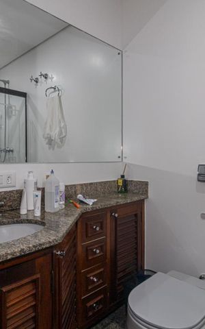 Apartamento para alugar com 237m², 4 quartos e 4 vagas Apartamento para alugar com 237m², 4 quartos e 4 vagasBanheiro da Suíte 2