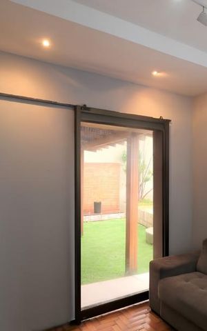 Casa à venda com 385m², 4 quartos e 3 vagas Casa à venda com 385m², 4 quartos e 3 vagasQuarto