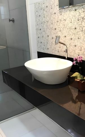 Casa à venda com 385m², 4 quartos e 3 vagas Casa à venda com 385m², 4 quartos e 3 vagasBanheiro